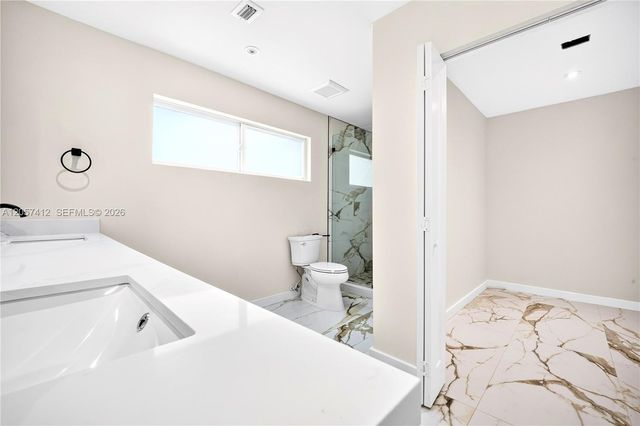 5715 Jackson St, Hollywood, FL 33023