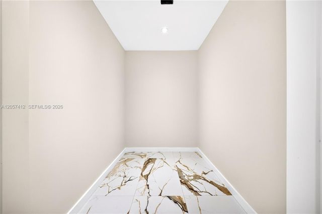 5715 Jackson St, Hollywood, FL 33023