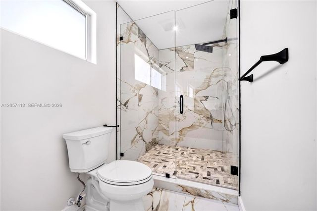 5715 Jackson St, Hollywood, FL 33023