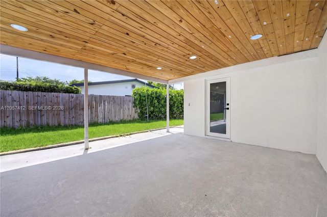 5715 Jackson St, Hollywood, FL 33023