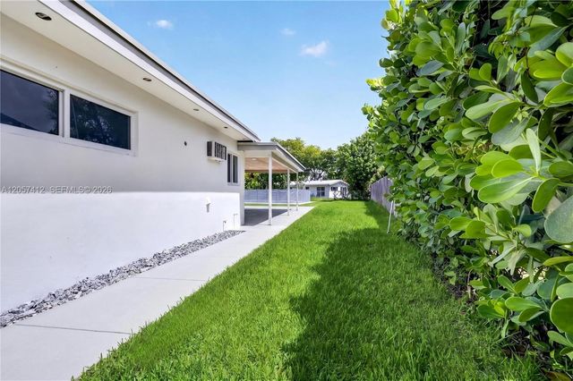 5715 Jackson St, Hollywood, FL 33023