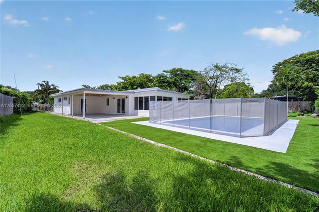 5715 Jackson St, Hollywood, FL 33023