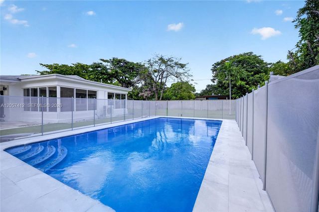 5715 Jackson St, Hollywood, FL 33023