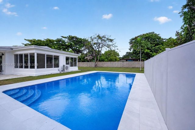 5715 Jackson St, Hollywood, FL 33023