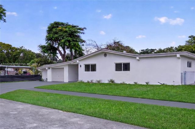 5715 Jackson St, Hollywood, FL 33023