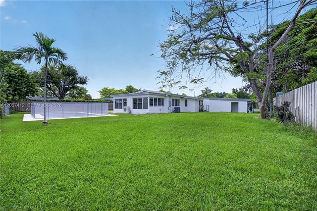 5715 Jackson St, Hollywood, FL 33023