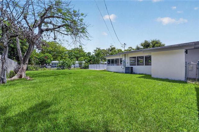5715 Jackson St, Hollywood, FL 33023