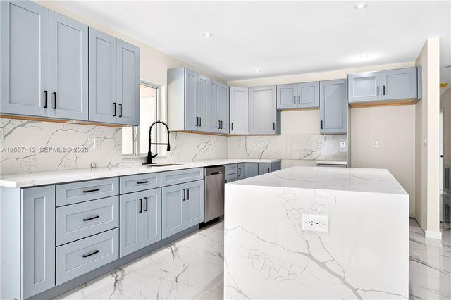 5715 Jackson St, Hollywood, FL 33023