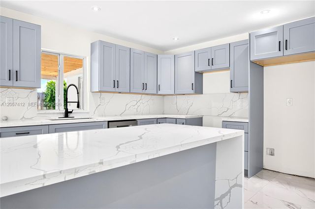 5715 Jackson St, Hollywood, FL 33023