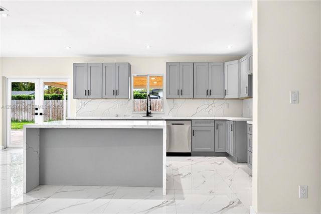 5715 Jackson St, Hollywood, FL 33023