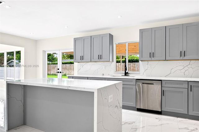 5715 Jackson St, Hollywood, FL 33023