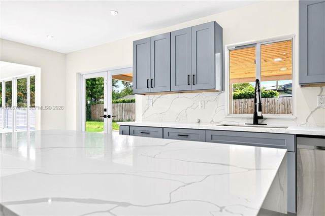 5715 Jackson St, Hollywood, FL 33023