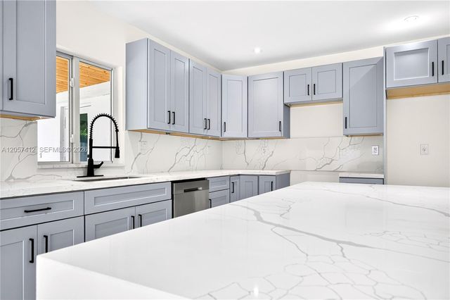 5715 Jackson St, Hollywood, FL 33023