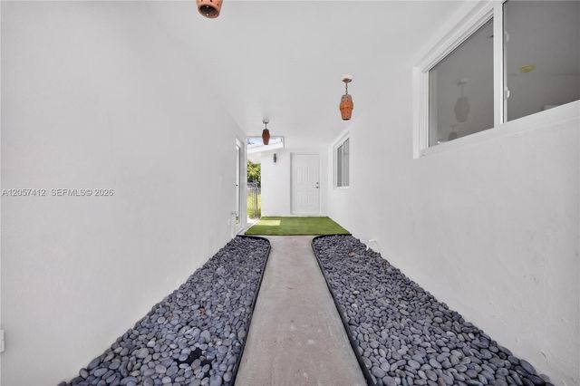 5715 Jackson St, Hollywood, FL 33023