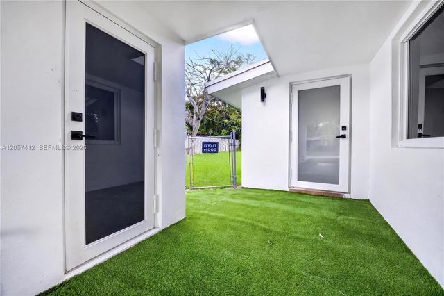 5715 Jackson St, Hollywood, FL 33023