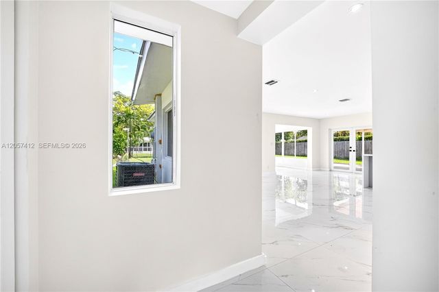 5715 Jackson St, Hollywood, FL 33023