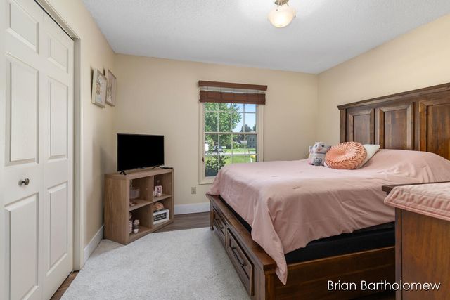 2657 Leffingwell Avenue Ne, Grand Rapids Twp, MI 49525