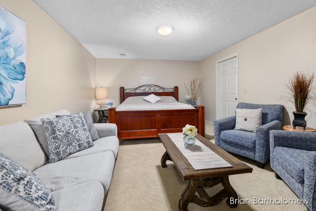 2657 Leffingwell Avenue Ne, Grand Rapids Twp, MI 49525