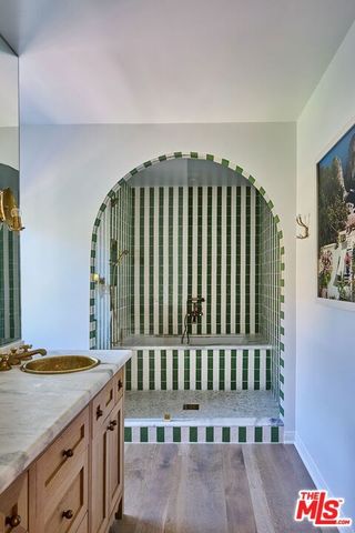 1827 N Beverly Drive, Los Angeles, CA 90210
