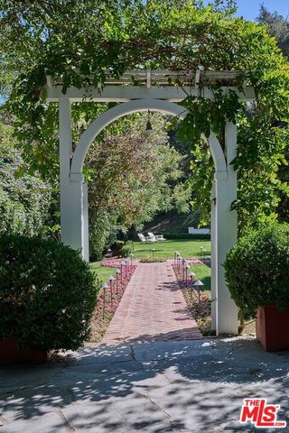 1827 N Beverly Drive, Los Angeles, CA 90210