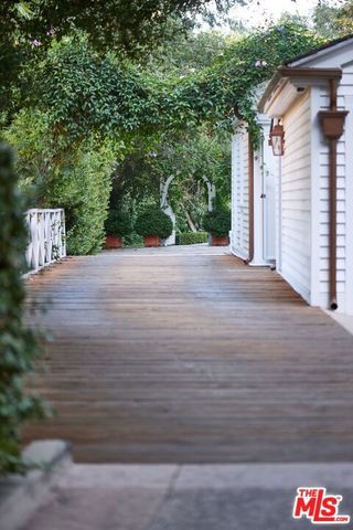 1827 N Beverly Drive, Los Angeles, CA 90210