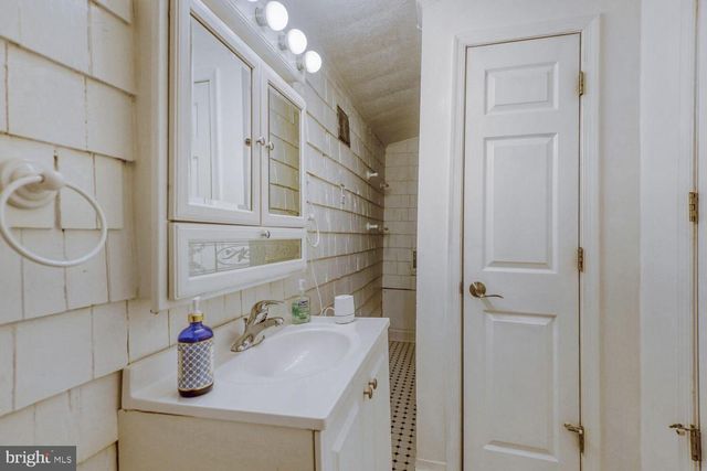 1111 CHESACO, Baltimore, MD 21237