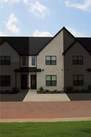 3054 W Berkeley Avenue, Rogers, AR 72758