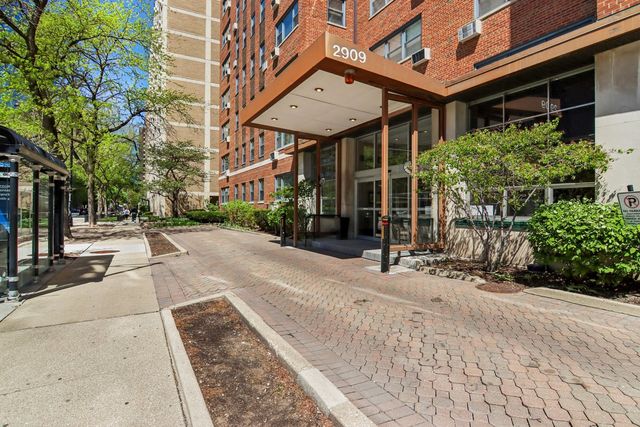 2909 N Sheridan Road 1201, Chicago, IL 60657