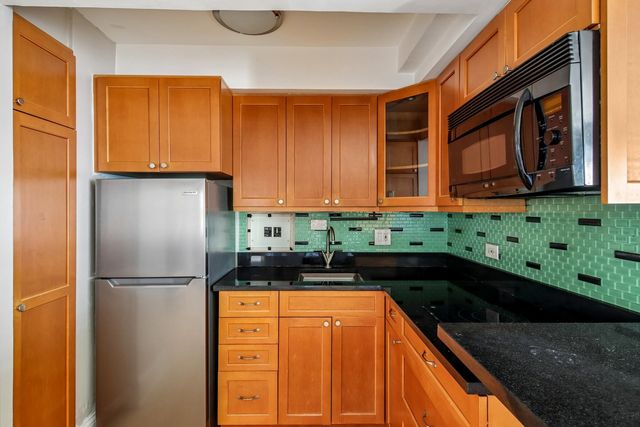 2909 N Sheridan Road 1201, Chicago, IL 60657