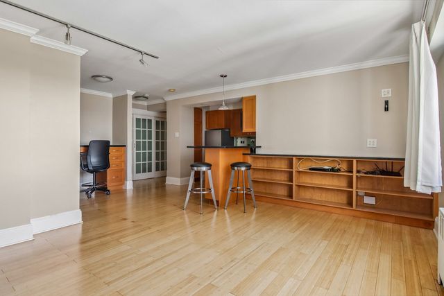 2909 N Sheridan Road 1201, Chicago, IL 60657