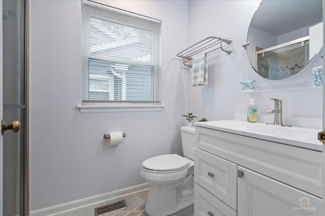 27 SARAHS GROVE Lane, Schaumburg, IL 60193