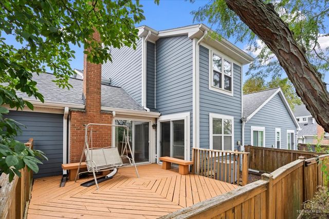 27 SARAHS GROVE Lane, Schaumburg, IL 60193