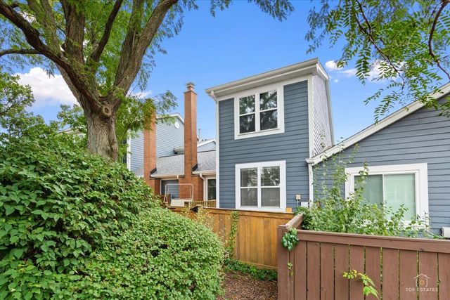 27 SARAHS GROVE Lane, Schaumburg, IL 60193