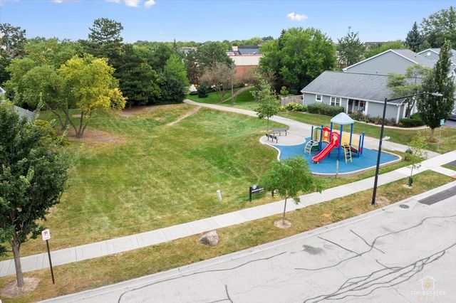 27 SARAHS GROVE Lane, Schaumburg, IL 60193