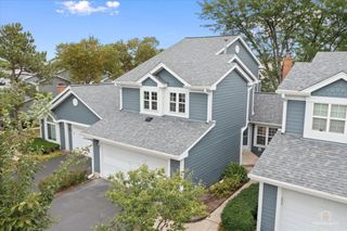 27 SARAHS GROVE Lane, Schaumburg, IL 60193