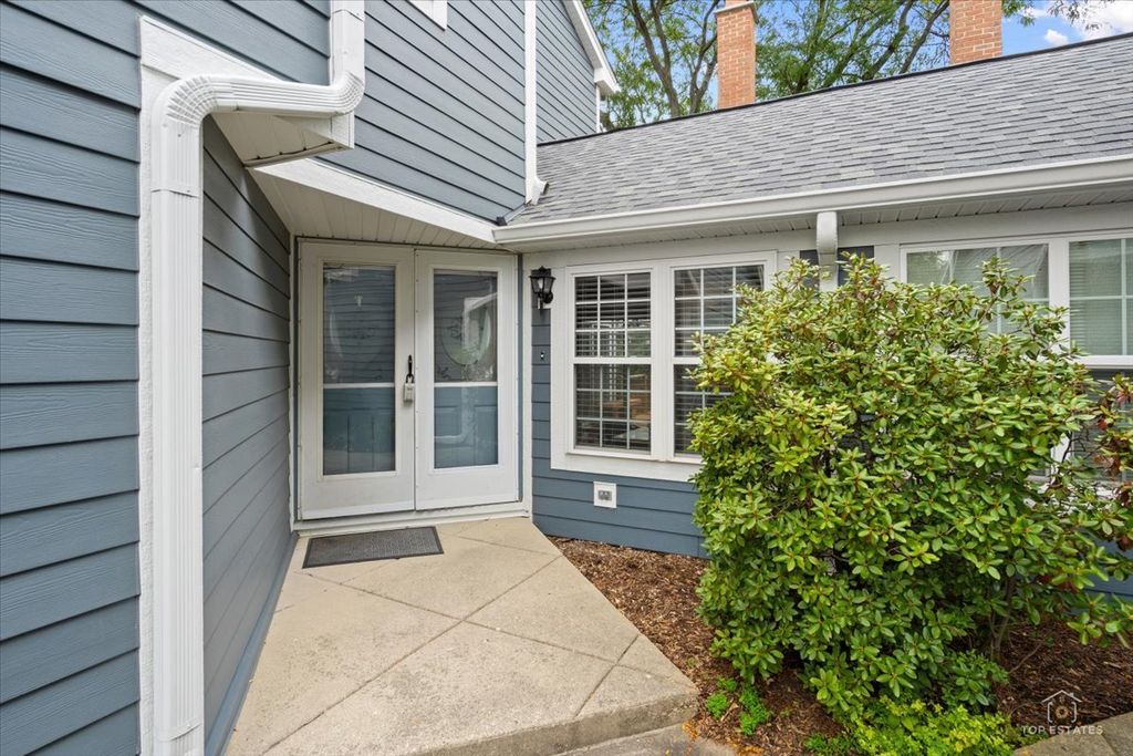 27 SARAHS GROVE Lane, Schaumburg, IL 60193 — photo 3