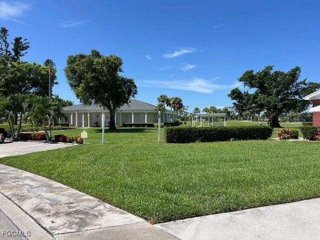 6992 Edgewater CIR, Fort Myers, FL 33919