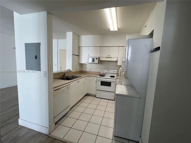 5091 NW 7th St 1010, Miami, FL 33126