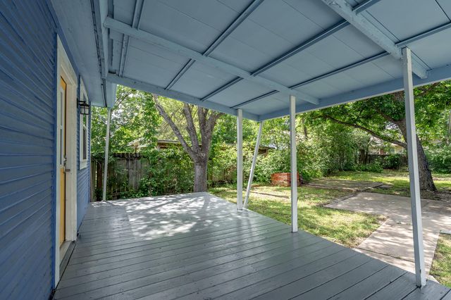 1014 W 6th ST, Taylor, TX 76574