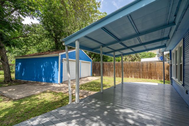 1014 W 6th ST, Taylor, TX 76574