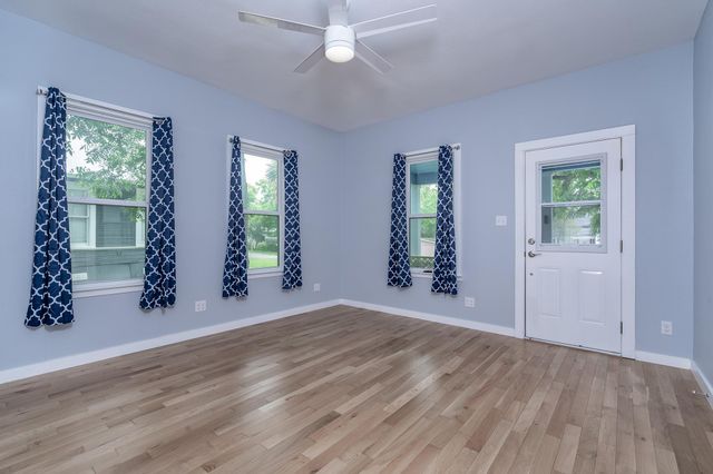 1014 W 6th ST, Taylor, TX 76574