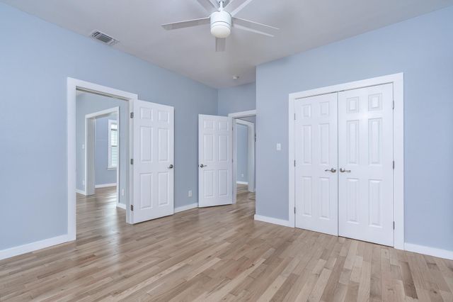1014 W 6th ST, Taylor, TX 76574
