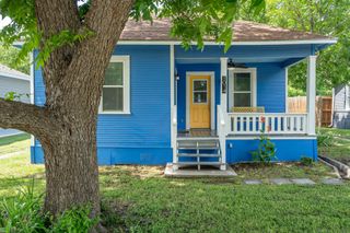 1014 W 6th ST, Taylor, TX 76574