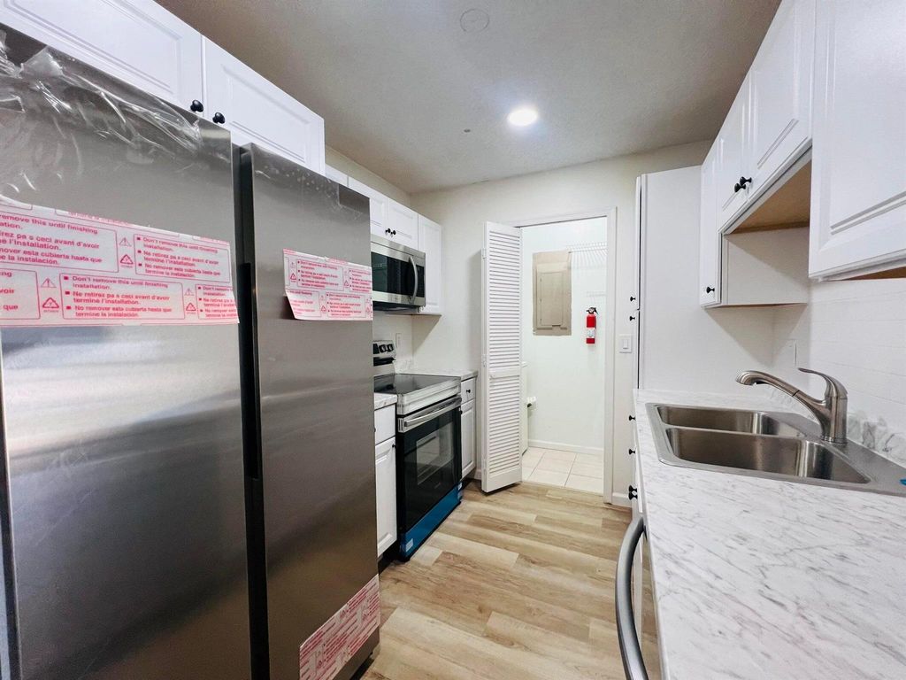 Image 2 of property listing at 11877 Sturbridge Lane, Wellington, FL 33414