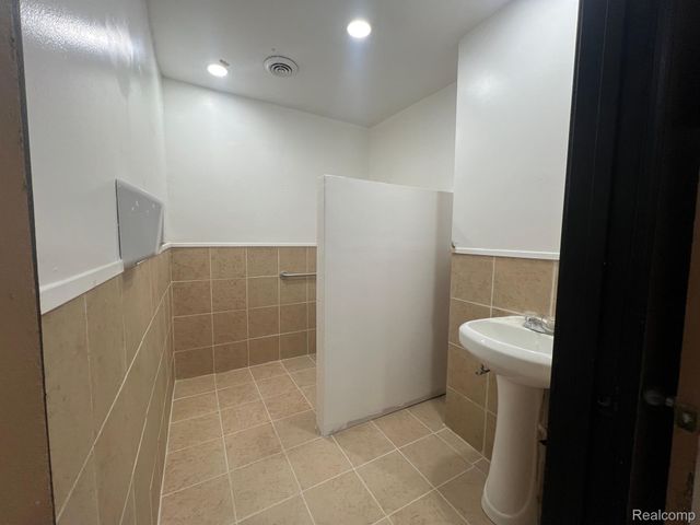 13837 Conant Street, Detroit, MI 48212