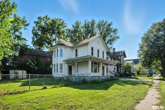 325 KIRKWOOD Boulevard, Davenport, IA 52803