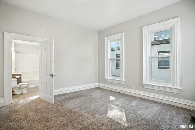 325 KIRKWOOD Boulevard, Davenport, IA 52803