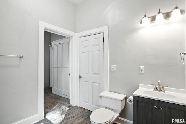 325 KIRKWOOD Boulevard, Davenport, IA 52803