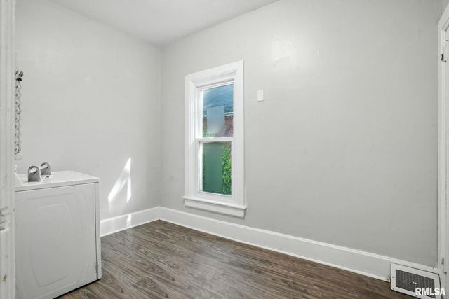 325 KIRKWOOD Boulevard, Davenport, IA 52803