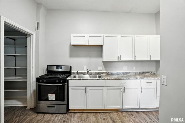 325 KIRKWOOD Boulevard, Davenport, IA 52803